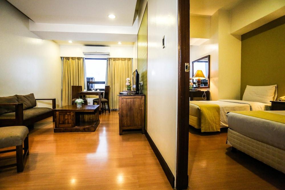 The Malayan Plaza Hotel Pasig City Eksteriør billede