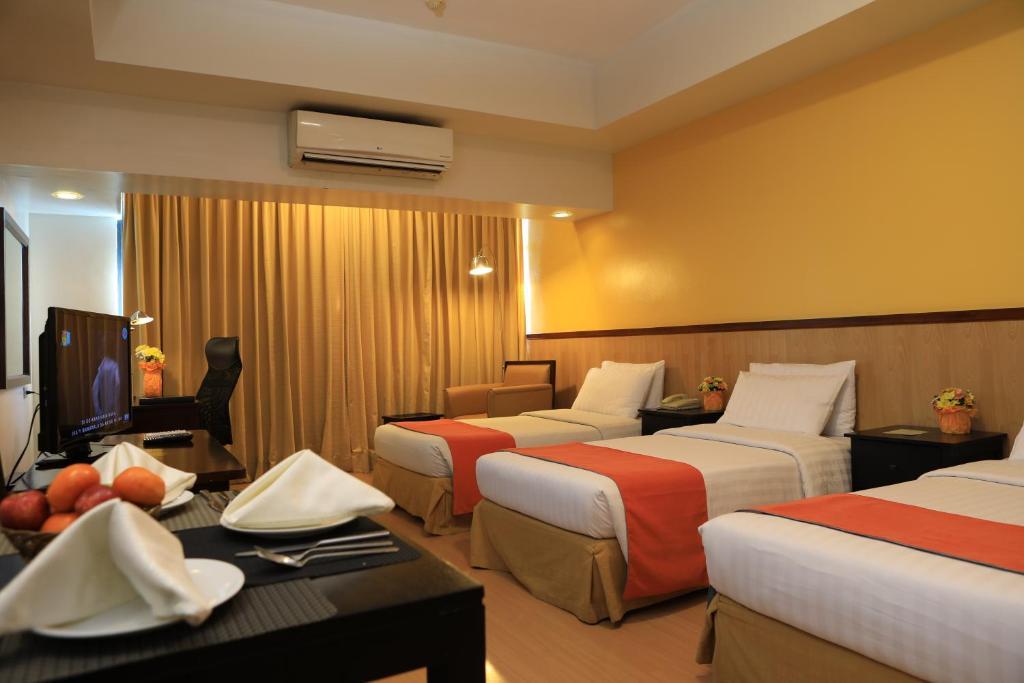 The Malayan Plaza Hotel Pasig City Eksteriør billede