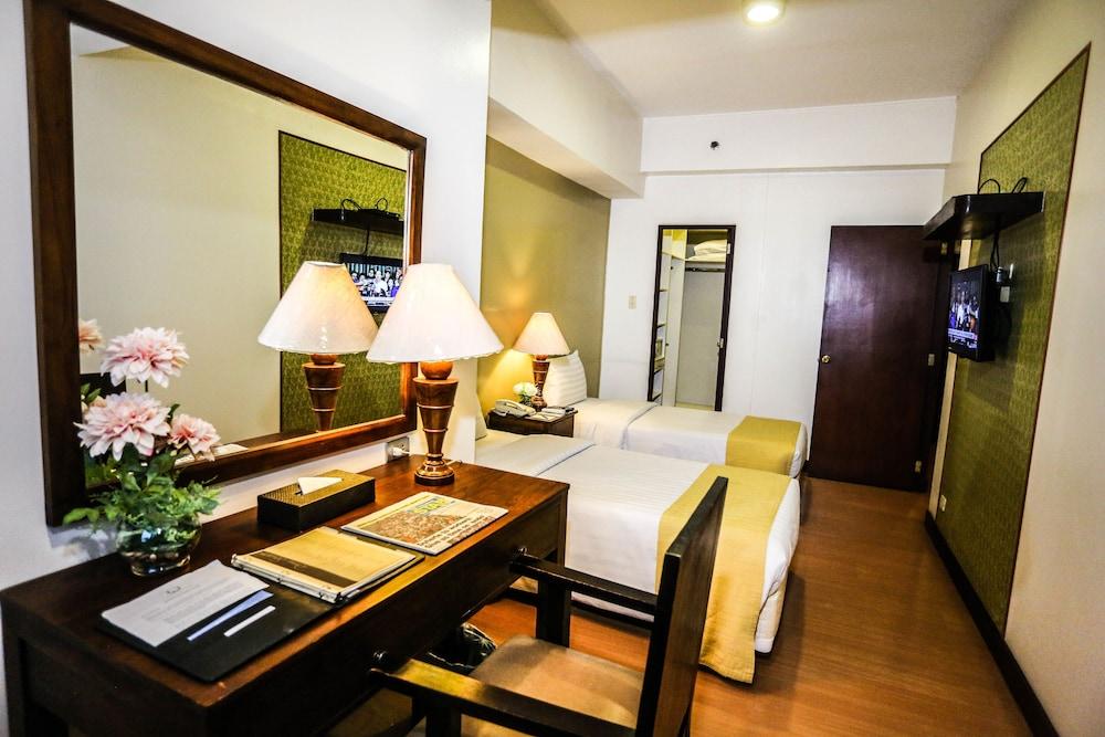The Malayan Plaza Hotel Pasig City Eksteriør billede