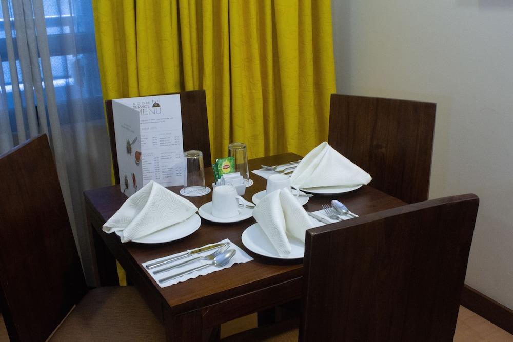 The Malayan Plaza Hotel Pasig City Eksteriør billede